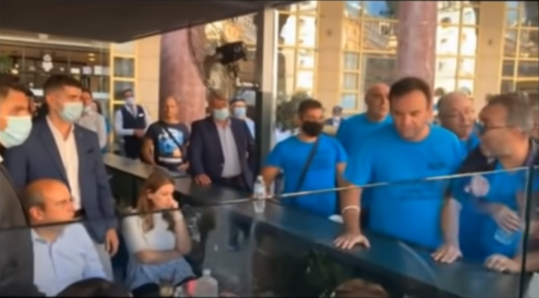 Ο Χατζηδάκης «στο μάτι του κυκλώνα»: Φραστική επίθεση από εργαζόμενους στη Θεσσαλονίκη! (video)