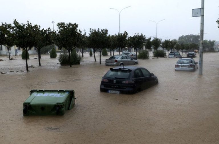 Πλημμύρες – Aκραία καιρικά φαινόμενα: Πότε οι αποδοχές καταβάλλονται κανονικά και πότε αναστέλλονται