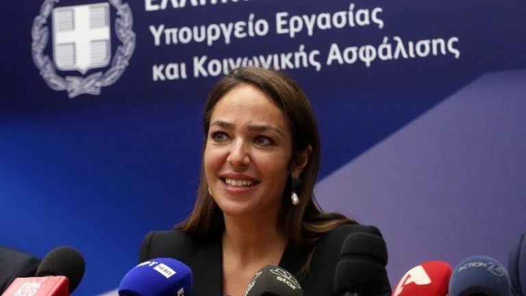 «Εποχή Δόμνας» στο Υπουργείο Εργασίας – Ποια είναι τα «καυτά θέματα» των συνταξιούχων