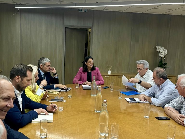 Ν. Κεραμέως στη συνάντηση με ΓΣΕΕ: Πρόσφορο πεδίο για ένα νέο κοινωνικό σύμφωνο εργασίας
