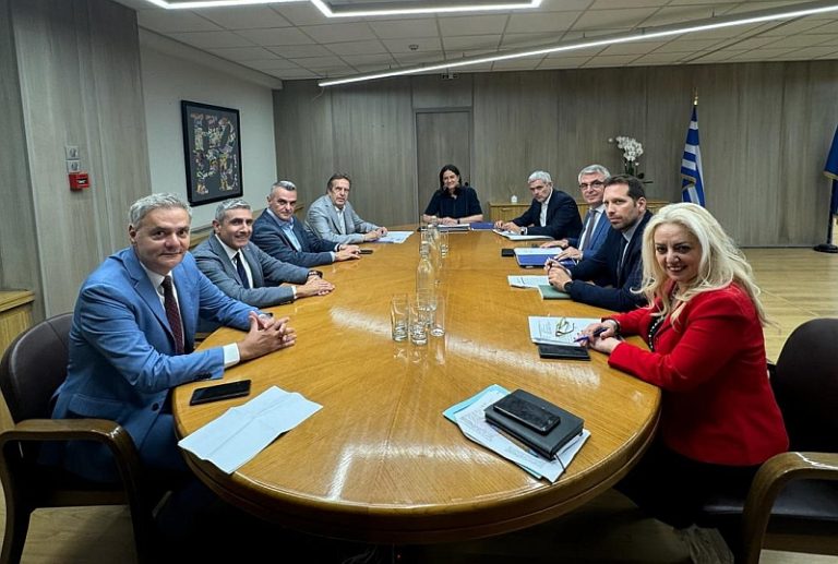 Συνάντηση Κεραμέως με ΣΕΤΕ και ΕΣΕΕ – Συνεχίζεται ο διάλογος με τους κοινωνικούς εταίρους