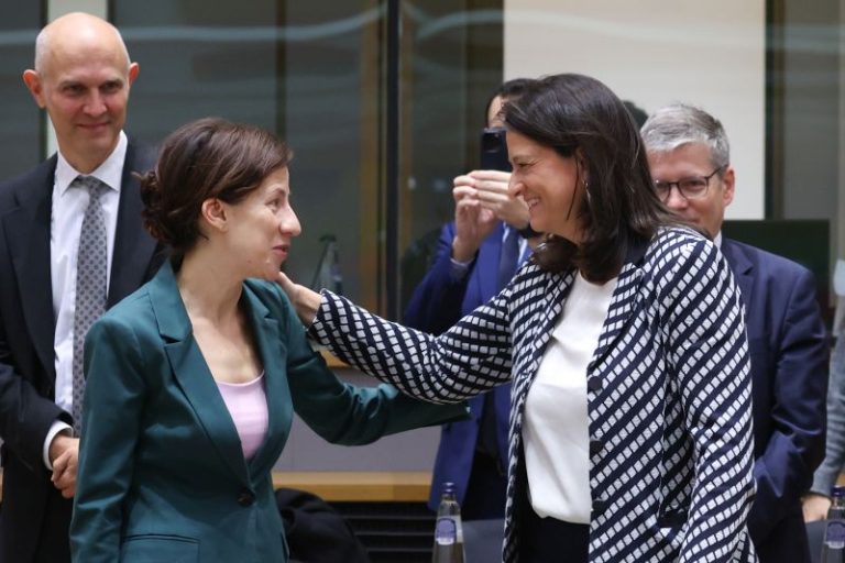 Κεραμέως: Αύξηση 2,4% στις συντάξεις – Όλες οι ημερομηνίες καταβολής