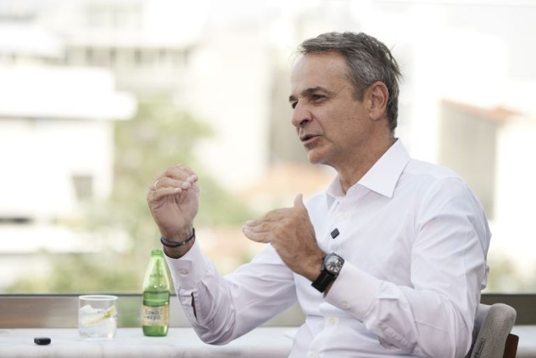 Σε προεκλογική «λοταρία» ο κατώτατος μισθός! Πάνω από 950 ευρώ το 2027 υπόσχεται ο Mητσοτάκης